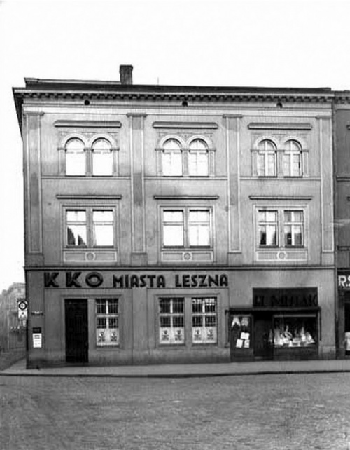 Leszno. Kamienica Rynek 2. Fotografia z lat 30 XX w. (kopia fot. w AWUOZL)