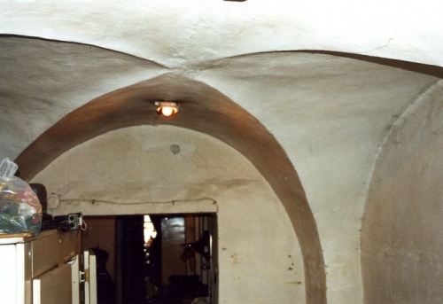 Leszno. Kamienica Rynek9. Barokowe sklepienie krzyżowe w przyziemiu oficyny południowej. (fot. E.Siejkowska, 2002 r., AWUOZL), zdjęcie nr 7