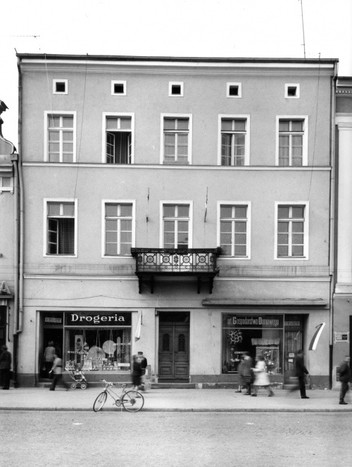 Leszno. Kamienica Rynek 9. Elewacja frontowa, stan z 1976 r. (fot. R. Kanikowski, AWUOZL), zdjęcie nr 5