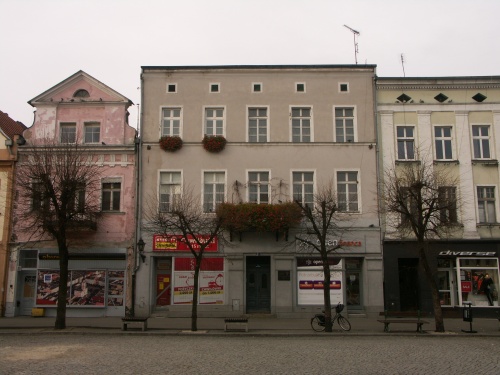 Leszno. Kamienica Rynek 9. Elewacja frontowa, stan współczesny. (fot. M. Urban, 2015 r.), zdjęcie nr 14