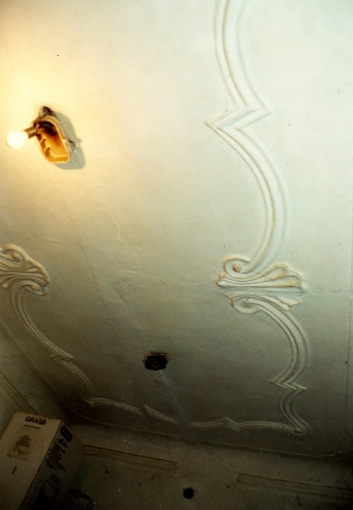 Leszno. Kamienica Rynek 14. Późnobarokowa sztukateria w przyziemiu oficyny południowej. (fot. E. Siejkowska, 2002 r., AWUOZL), zdjęcie nr 10