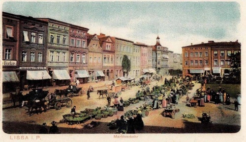 Pocztówka przedstawiajaca leszczyński rynek na początku XX w. Dom nr 9 w centrum., zdjęcie nr 4
