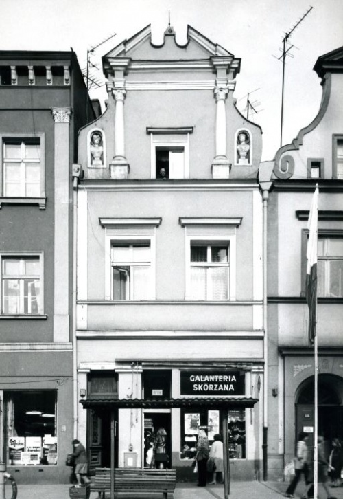 Leszno. Kamienica Rynek 15. Elewacja frontowa, stan z 1976 r. (fot. R. Kanikowski, AWUOZL), zdjęcie nr 5