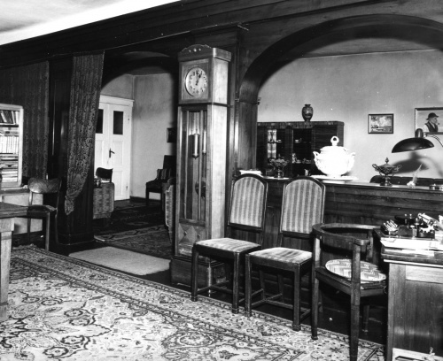 Leszno. Kamienica Rynek nr 32. Boazerie drewniane wg projektu z 1916 r. w mieszkaniu na piętrze, stan z 1978 r. (fot. C. Mackowiak, AWUOZL), zdjęcie nr 9