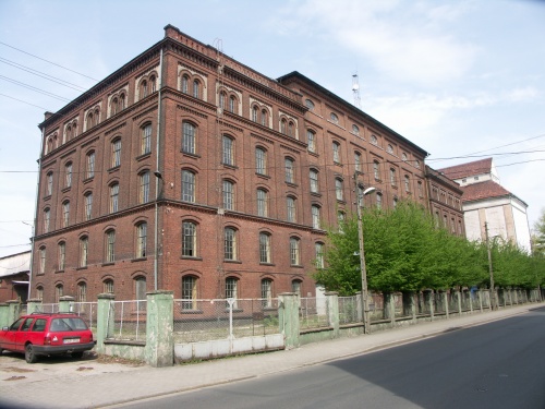 W 1921 r. firmę przekształcono w spółkę akcyjną, której majątek szacowano na 10 mln złotych. Było to zatem największe przedsiębiorstwo w Lesznie okresu międzywojennego. (fot. M. Urban, 2015 r.)