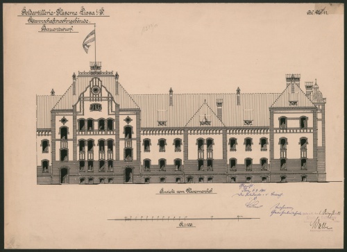 Projekt spółki architektów Knoch & Kallmeyer z Halle/Saale głównego gmachu koszar artylerzystów utrzymany był stylu historyzującym z wyraźnym wpływem pojawiającej się już secesji. (1901 r. APL)