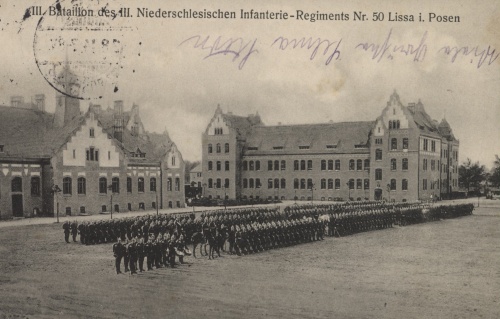 Plac ćwiczeń 3 batalionu 3. Dolnośląskiego Pułku Piechoty nr 50. Pocztówka sprzed 1914 r. (APL)