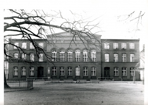 Szkoła podstawowa nr 3 w Lesznie, stan z poł. lat 80 XX w. (AWUOZL)