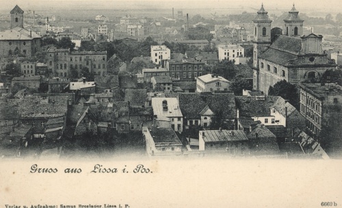 Po prawej widoczny kościół św. Mikołaja w Lesznie, na pocztówce z pocz. XX w. (ze zbiorów M. Błaszkowskiego)